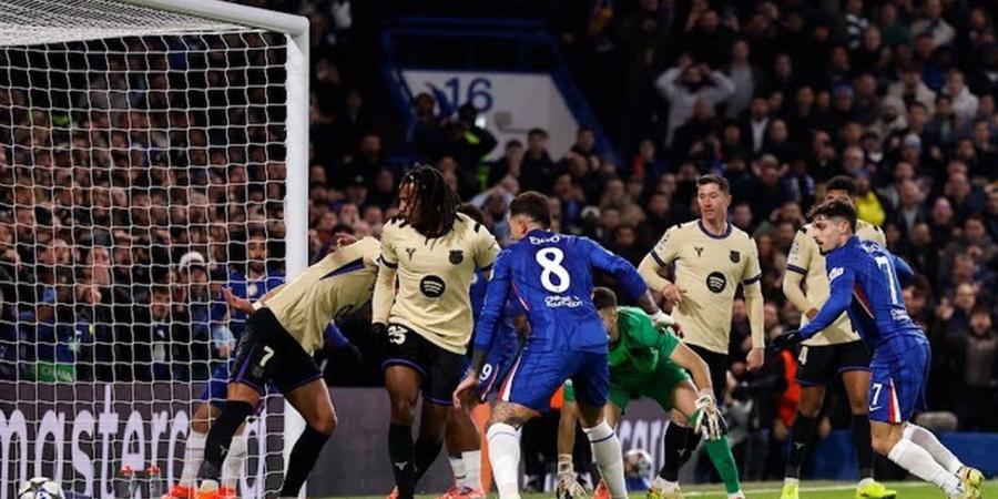 الشوط الأول.. طرد لبرشلونة وتقدم لتشيلسي بهدف دون رد