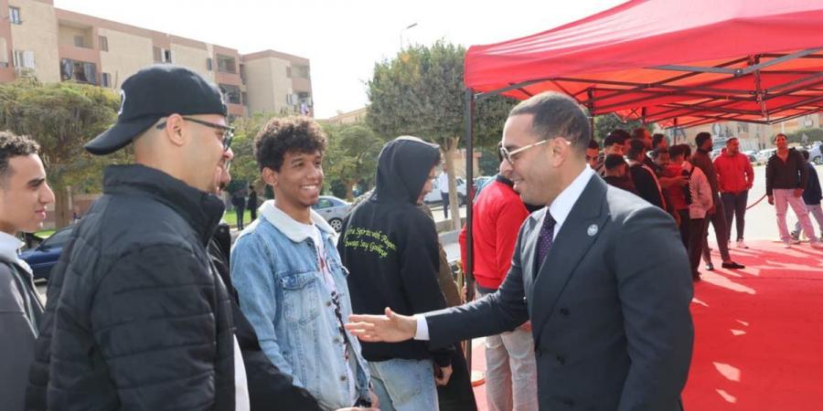 النائب محمد زكي يدلي بصوته في انتخابات النواب 2025 بالتجمع الخامس