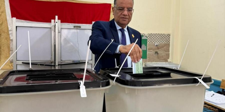 محمود مسلم يدلي بصوته في انتخابات النواب ويؤكد: المشاركة الوطنية رسالة قوة للداخل والخارج