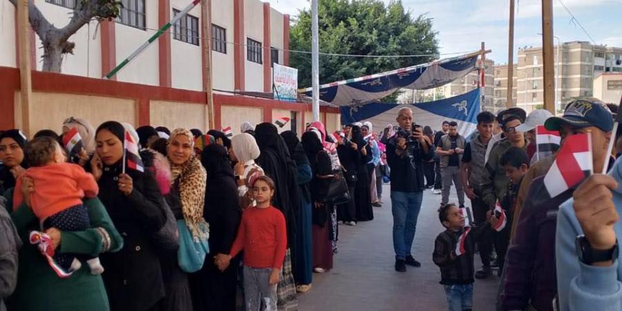 سيدات بورسعيد يرفعن علم مصر وسط إقبال متزايد في لجنة اليرموك الابتدائية