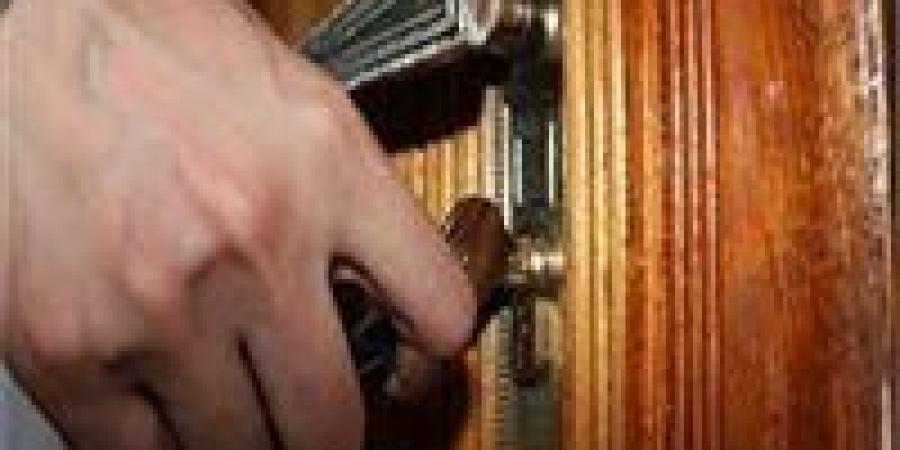 ضبط نصاب بالمنيا للاحتيال على المواطنين عبر بطاقات الدفع الإلكتروني