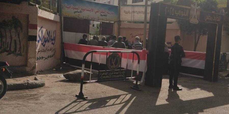 متابعو المنظمة المصرية لحقوق الإنسان: تواجد كثيف للناخبين أمام اللجان في عدد من المحافظات