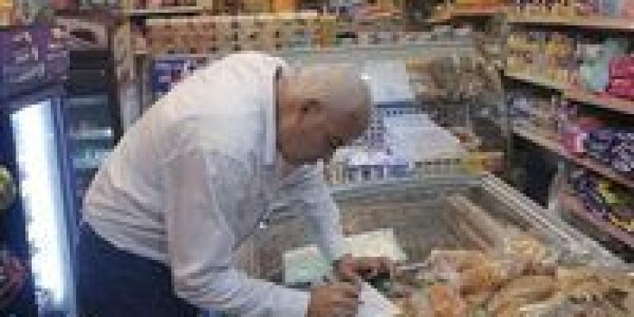 حملة تفتيشية مكثفة على المحلات والمطاعم في الغردقة لضبط الأسواق