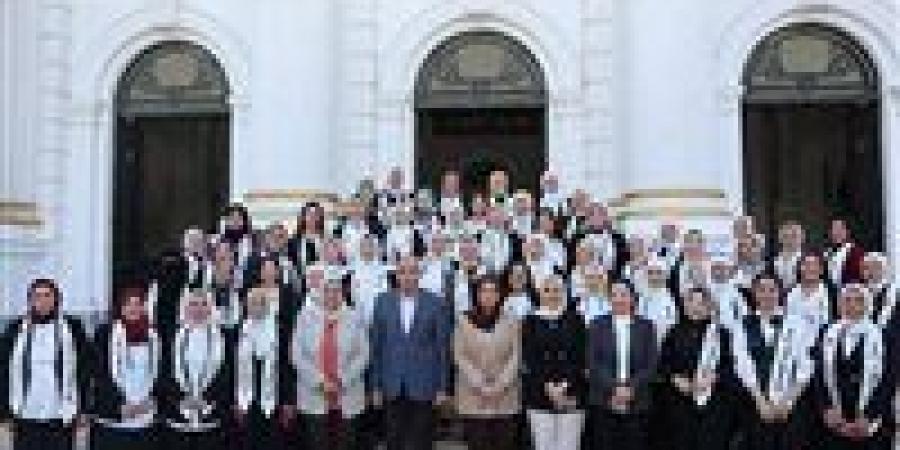 محافظ المنيا يهنئ الدفعة الرابعة من برنامج "المرأة تقود" خلال حفل ختام الدورة التدريبية