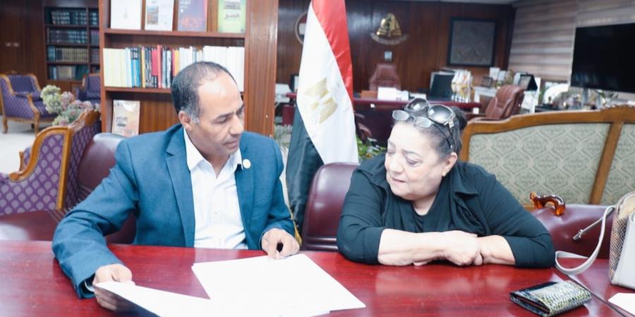 «هيئة الكتاب» تتعاقد مع أسرة الراحل شكري عيّاد لإصدار مؤلفاته في طبعات جديدة