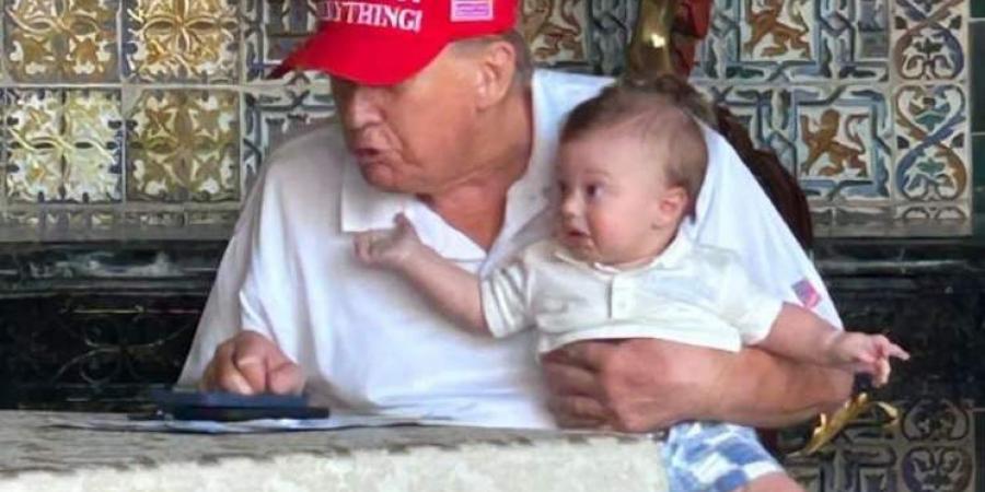 بالصور... شاهدوا ترامب برفقة حفيده اللبنانيّ