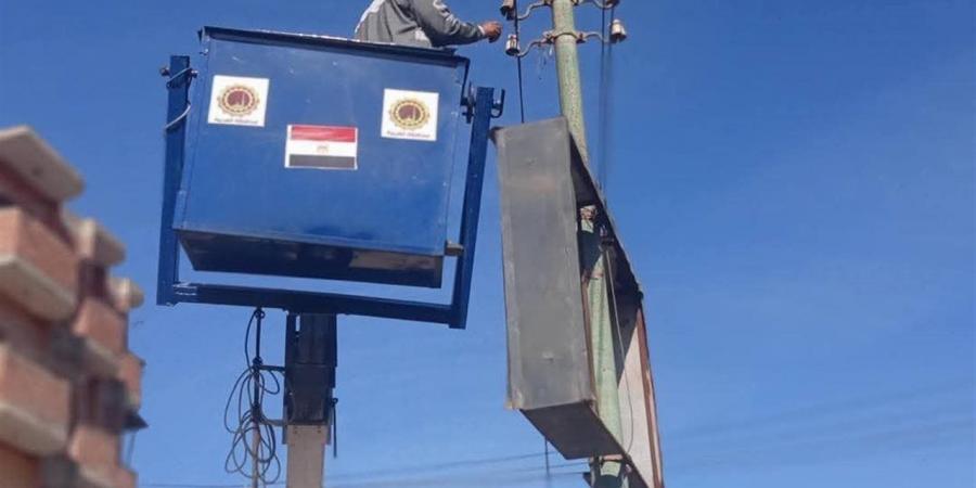 محافظ الغربية يتابع جهود الوحدات المحلية في صيانة أعمدة الإنارة بالمراكز والقرى