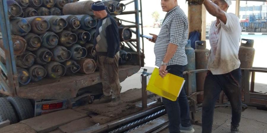 ضبط مصنع لتعبئة البوتاجاز تلاعب في أوزان أسطوانات البوتاجاز بالجيزة