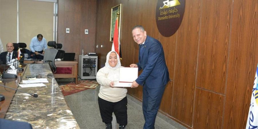 طالبة من ذوي الهمم من دمياط تحقق ذهبية مهرجان الجامعات