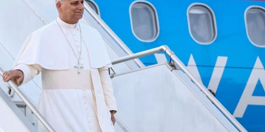 «في أول جولاته للشرق الأوسط».. خلل فني يضرب طائرة بابا الفاتيكان وزيارة إلى لبنان وسط القصف الإسرائيلي