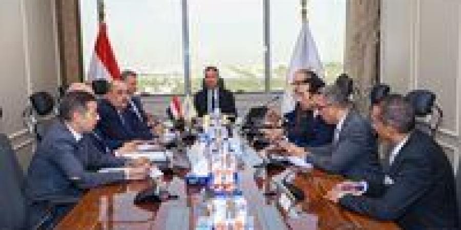 وزير التموين يجتمع مع رئيس تجارة الجملة لمتابعة استعدادات شهر رمضان المبارك