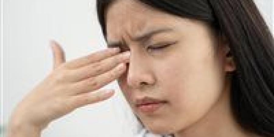 عادة يومية بسيطة تقلل تهيّج العينين في موسم الحساسية الموسمية