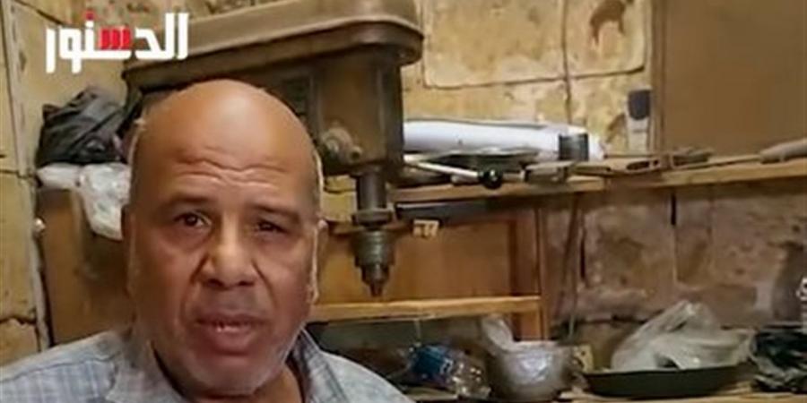 "حارس النحاس".. عم حسين أقدم نحات في الجمالية: أعيش للمهنة ولا أجد وريثًا لها