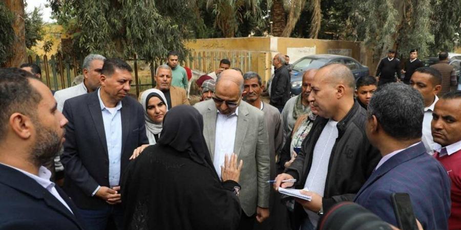 محافظ المنيا يتابع الحالة العامة بشوارع بني محمد سلطان
