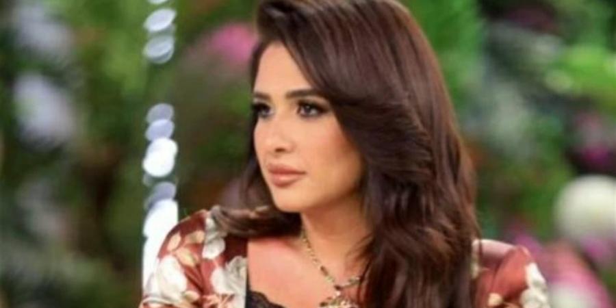 تعرّف على سعر فستان ياسمين عبد العزيز في ظهورها مع منى الشاذلي