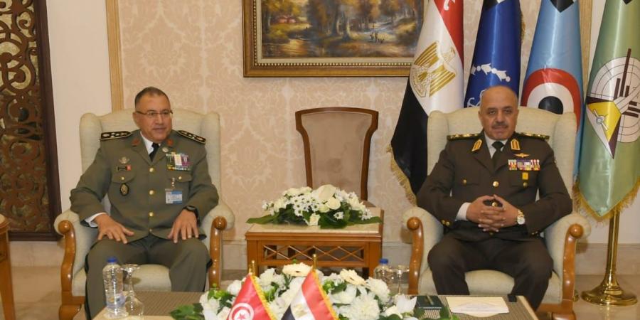 معرض إيديكس 2025.. وزير الدفاع ورئيس الأركان يلتقيان عدداً من قادة الوفود العسكرية