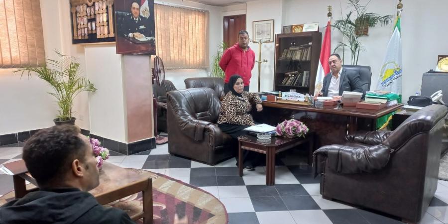 رئيس حي العجوزة يلتقي المواطنين لاستماع شكواهم وحلها