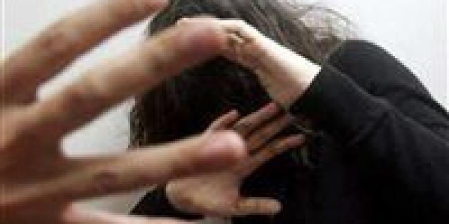 أنجبا طفلا.. أب يعاشر ابنته كرها داخل غرفة نوم أمها بمدينة نصر