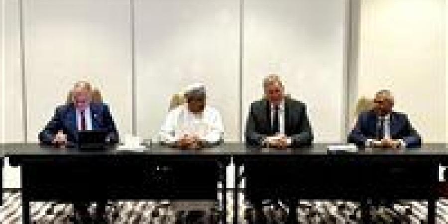 وزير البترول يبحث تعميق التعاون بين نفط عمان والشركات المصرية