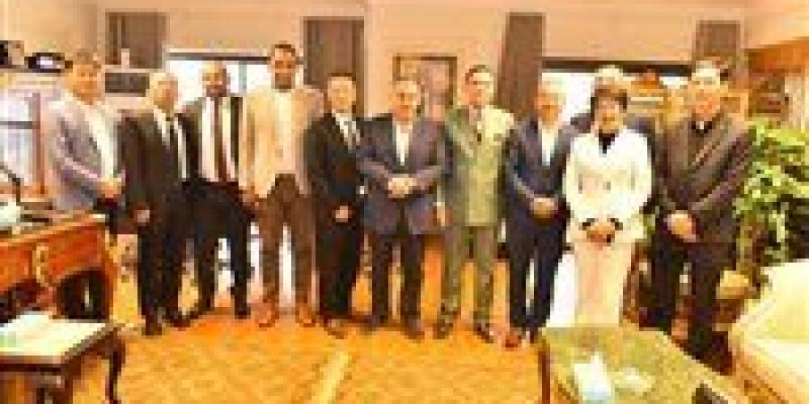 محافظ أسيوط خلال بحث تعزيز الاستثمارات مع وفد صيني: المحافظة تعيش طفرة غير مسبوقة في مختلف القطاعات