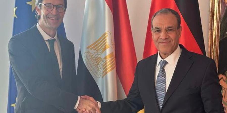 وزير الخارجية يلتقي مستشار الأمن القومى بالمستشارية الألمانية.. ما أبرز الملفات التي تم مناقشتها؟