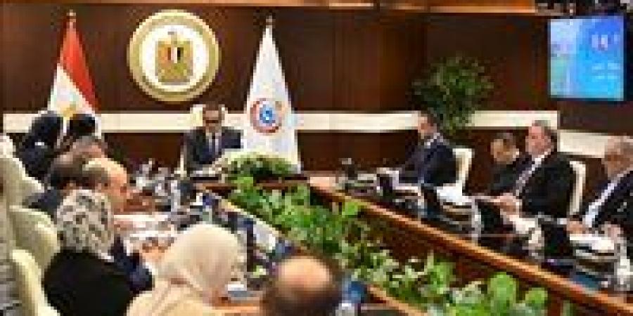 وزير الصحة يتابع مع محافظ البحيرة إنجاز المشروعات الصحية ويبحث التوسع في الخدمات