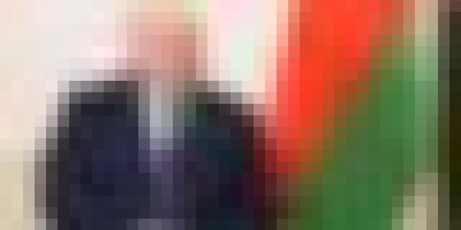 رئيس بيلاورسيا الكسندر لوكاشينكو يضع إكليلا من الزهور في مقام الشهيد