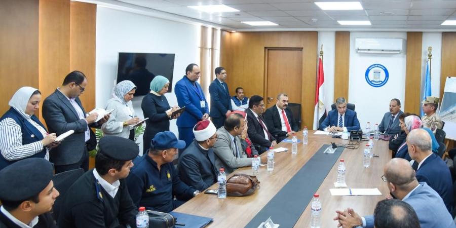 محافظ الإسكندرية يتابع انتخابات الإعادة بدائرة الرمل.. ويؤكد جاهزية غرفة العمليات