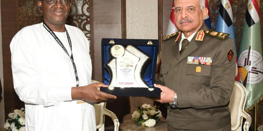 وزير الدفاع ورئيس الأركان يعقدان لقاءات ثنائية مع قادة الوفود العسكرية بـ«إيديكس 2025 »