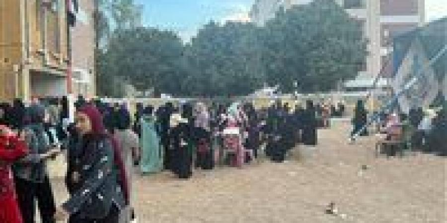 استمرار توافد الناخبين على اللجان الانتخابية بقنا للإدلاء بأصواتهم بانتخابات النواب