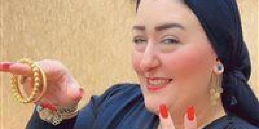 ابتزاز مقابل أموال.. القبض على المتهم بإرسال مقاطع فيديو مخلة على هاتف أميرة الدهب