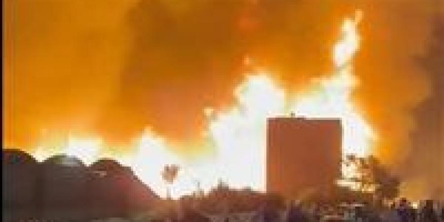 60 رجلاً في مواجهة النيران.. القصة الكاملة لحريق سوق الخواجات بالمنصورة