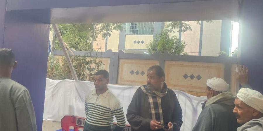 إقبال من الناخبين بمحافظة قنا للإدلاء بأصواتهم في انتخابات مجلس النواب