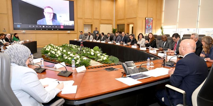 وزير الصناعة والنقل يبحث تصنيع السيارات فولكس فاجن الألمانية  في مصر