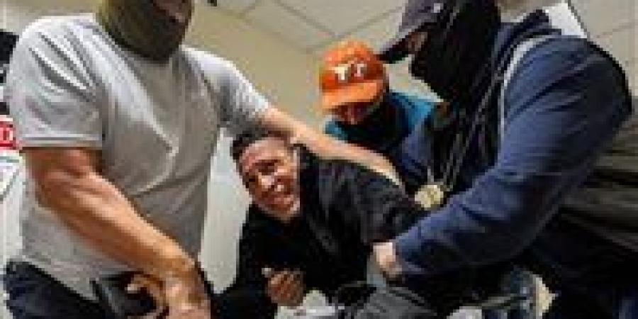 «بينها دول عربية».. إدارة ترامب توقف رسمياً إجراءات الهجرة والتجنيس من 19 دولة