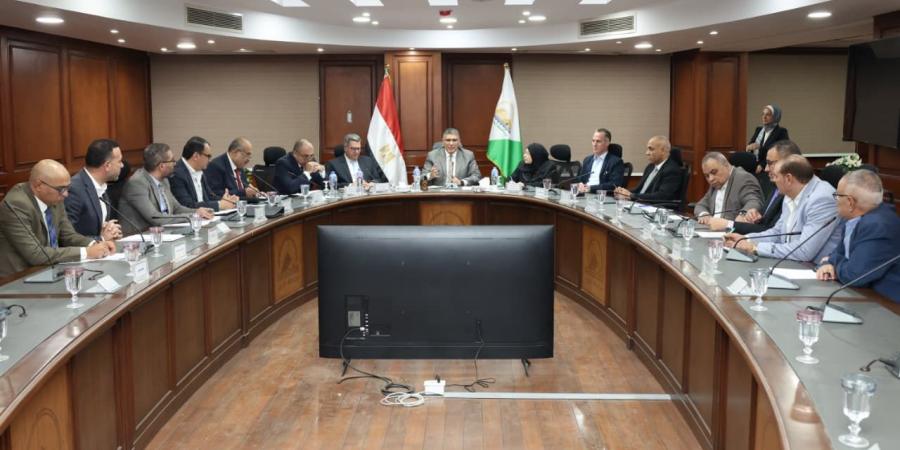 محافظ الجيزة يترأس اجتماعًا لمتابعة تطوير حدائق الأهرام وتحسين الخدمات المقدمة للمواطنين