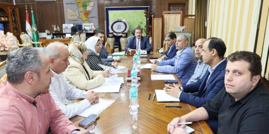 محافظ المنوفية يعقد اجتماعا موسعا لمناقشة معوقات مشروعات الكهرباء والمياه والصرف الصحي