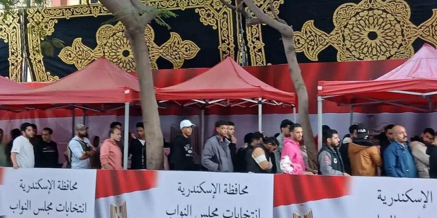 استمرار توافد الناخبين بلجان أول الرمل بالإسكندرية للتصويت في انتخابات مجلس النواب
