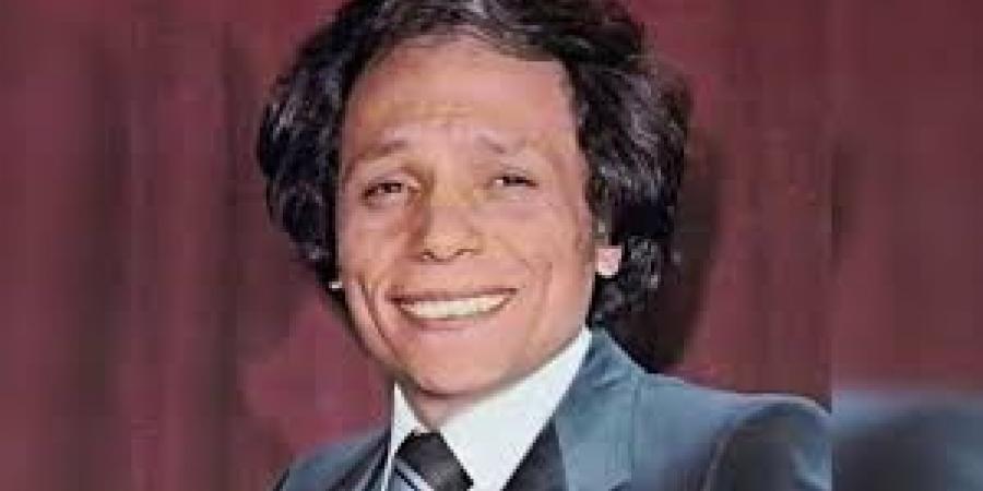 من صفعات الوالد الي تصفيق الجمهور.. عادل إمام وبداية شعوره بذاته