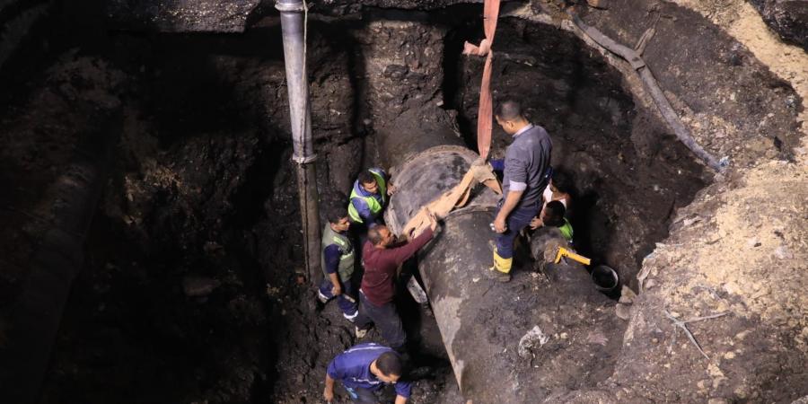 محافظ الجيزة يتفقد إصلاح الكسر المفاجئ بخط المياه الرئيسي بشارع ربيع الجيزي