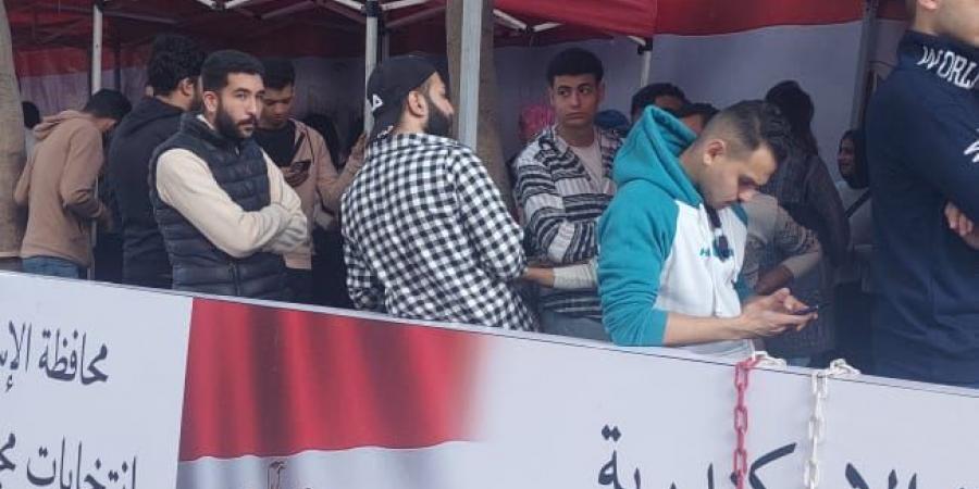 لليوم الثاني.. توافد الناخبين على لجان الرمل للإدلاء بأصواتهم في جولة إعادة انتخابات النواب