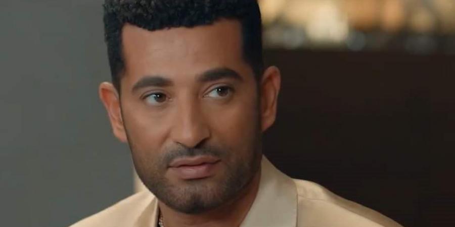 عمرو سعد: أمي عملت كارثة أكبر من كارثة طبيعية.. خلفت 9 عيال.. دي بطلة العالم