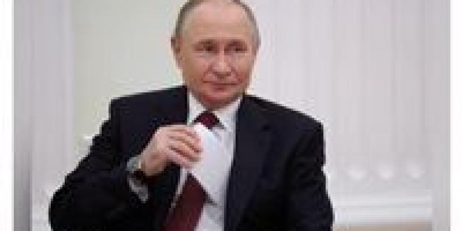 بوتين يُؤجل حلم عملة البريكس الموحدة ويُطالب بدراسة هادئة