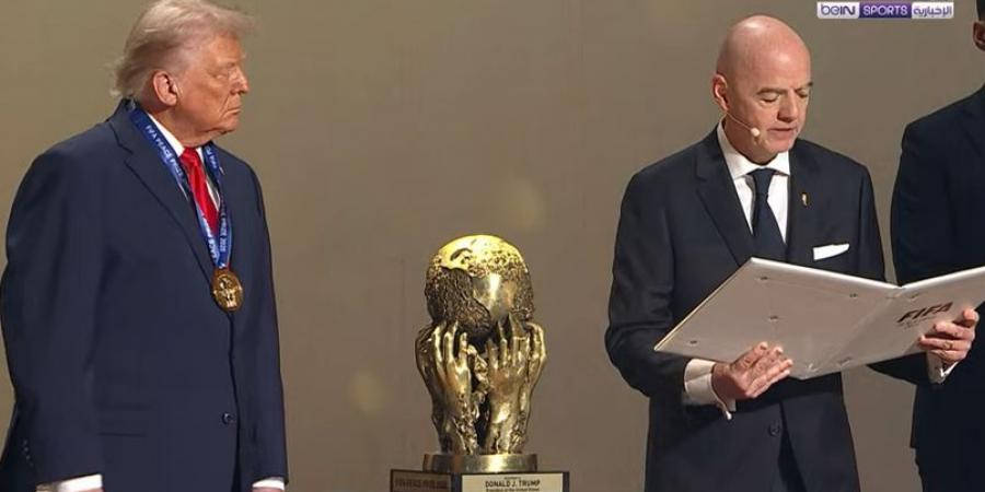 لأول مرة في التاريخ: الرئيس الأمريكي دونالد ترامب يحقق جائزة السلام من الفيفا