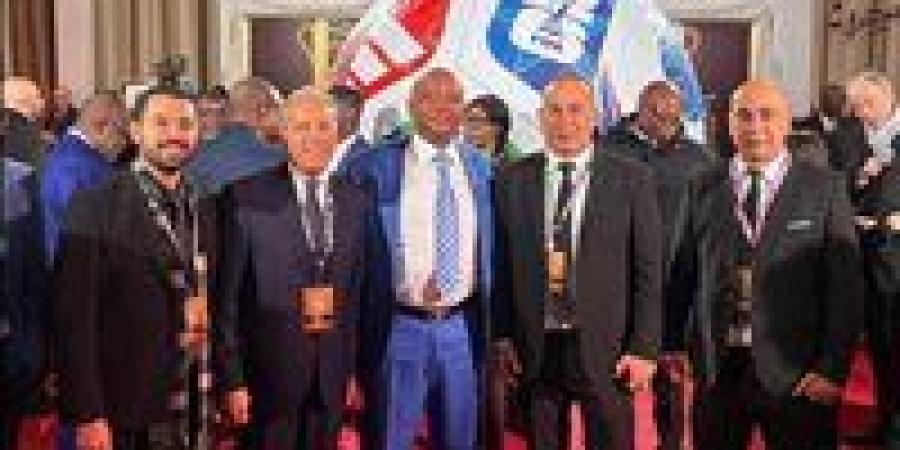 قرعة كأس العالم : باتريس موتسيبي رئيس الاتحاد الأفريقي لكرة القدم مع الوفد المصري