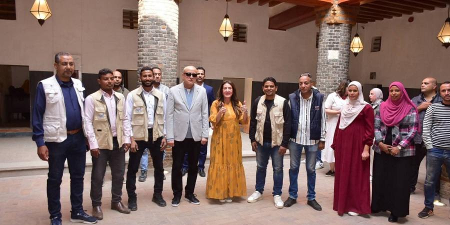محافظ الأقصر والسفيرة الأمريكية يتفقدان مشروعات «إحياء إسنا التاريخية»