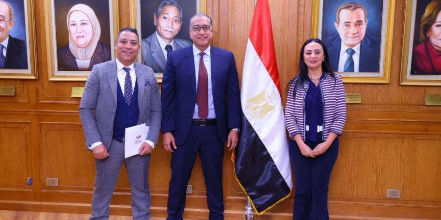 وزيرة التضامن ورئيسة إدارة بنك ناصر الاجتماعي تُكرم قطاعي التركات الشاغرة والعقارات