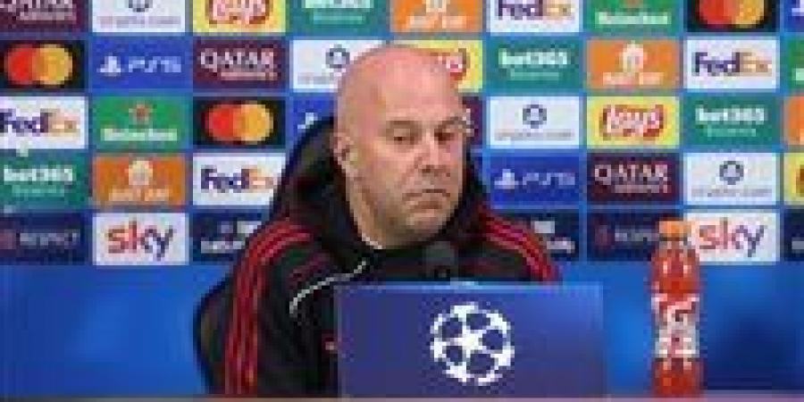 آرني سلوت: تفاجأت من تصريحات محمد صلاح ولم أشعر بانهيار علاقتنا.. وسنعيد تقييم موقفه بعد مواجهة إنتر ميلان