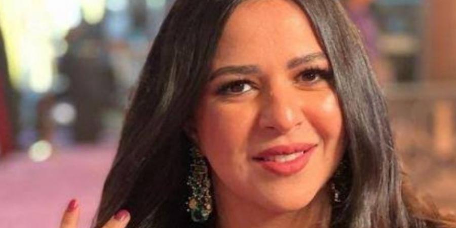 يا غلو رأيك عندي بلح.. إيمي سمير غانم تعلق على ردها لمصممة أزياء انتقدت إطلالتها