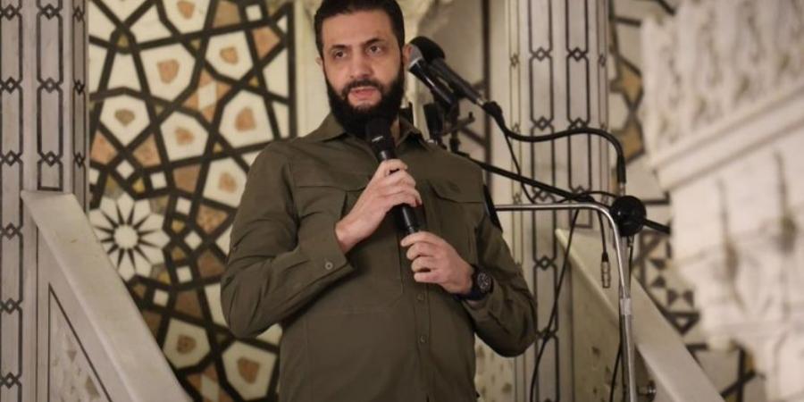 «ثوب الجولاني يعود من جديد».. ما سر ظهور الشرع بالزي العسكري في ذكرى الاحتفال بسقوط نظام الأسد؟